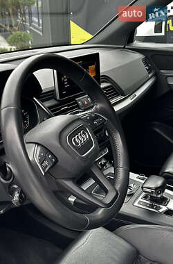 Внедорожник / Кроссовер Audi Q5 2017 в 