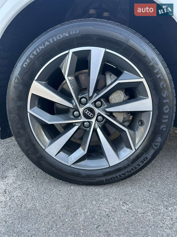 Внедорожник / Кроссовер Audi Q5 2021 в Вараше