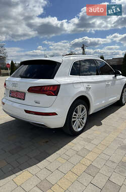 Позашляховик / Кросовер Audi Q5 2018 в 