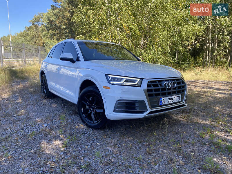 Позашляховик / Кросовер Audi Q5 2020 в 