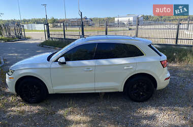 Позашляховик / Кросовер Audi Q5 2020 в 