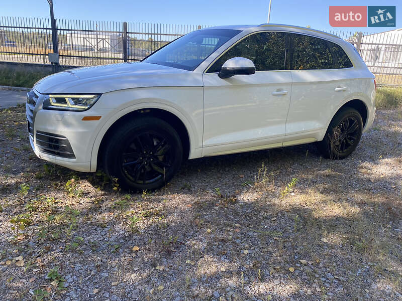 Внедорожник / Кроссовер Audi Q5 2020 в Василькове