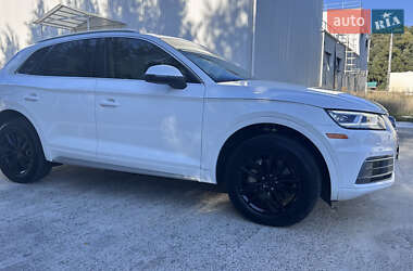 Позашляховик / Кросовер Audi Q5 2020 в 