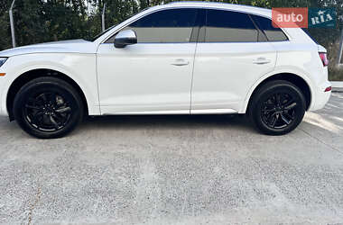 Позашляховик / Кросовер Audi Q5 2020 в 