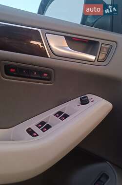 Внедорожник / Кроссовер Audi Q5 2011 в 