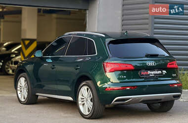 Позашляховик / Кросовер Audi Q5 2018 в 