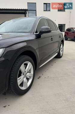 Внедорожник / Кроссовер Audi Q5 2017 в 