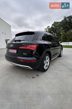 Внедорожник / Кроссовер Audi Q5 2017 в 