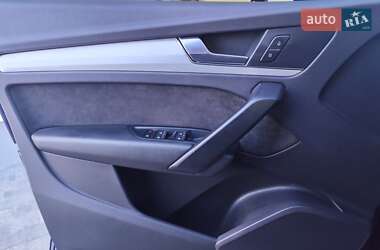 Внедорожник / Кроссовер Audi Q5 2018 в 