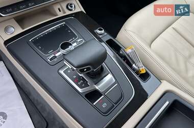 Позашляховик / Кросовер Audi Q5 2018 в 