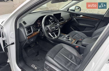 Внедорожник / Кроссовер Audi Q5 2018 в 