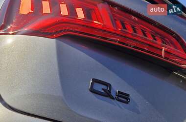 Внедорожник / Кроссовер Audi Q5 2018 в 
