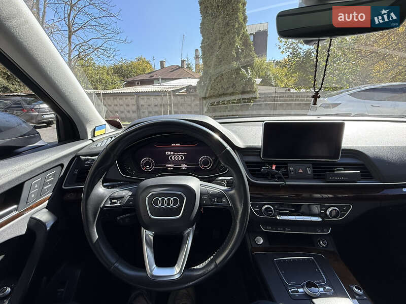 Позашляховик / Кросовер Audi Q5 2017 в Львові