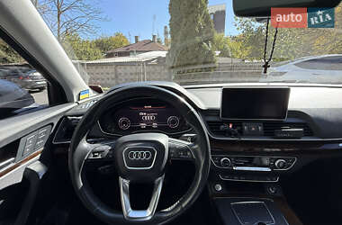 Внедорожник / Кроссовер Audi Q5 2017 в 