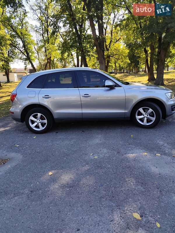 Внедорожник / Кроссовер Audi Q5 2011 в Гадяче