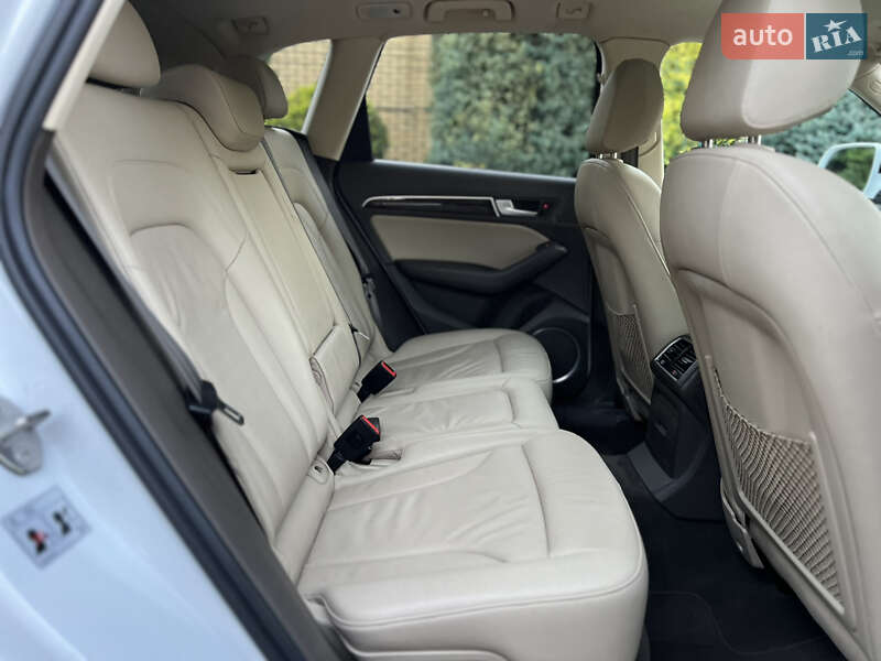 Позашляховик / Кросовер Audi Q5 2015 в Рівному