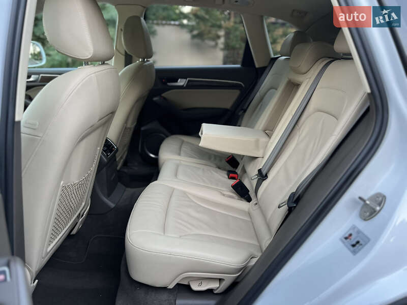 Позашляховик / Кросовер Audi Q5 2015 в Рівному