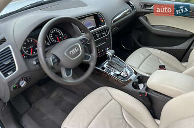Позашляховик / Кросовер Audi Q5 2015 в 