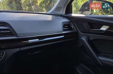 Внедорожник / Кроссовер Audi Q5 2017 в 