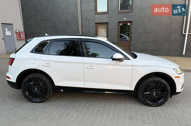 Внедорожник / Кроссовер Audi Q5 2018 в 