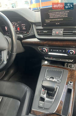 Внедорожник / Кроссовер Audi Q5 2018 в 