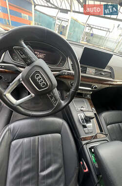 Внедорожник / Кроссовер Audi Q5 2018 в 