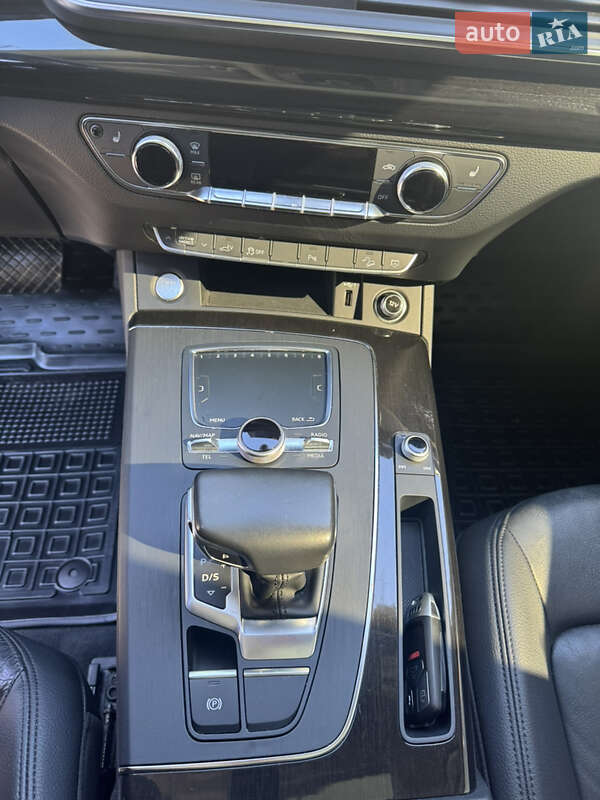 Внедорожник / Кроссовер Audi Q5 2019 в Тернополе