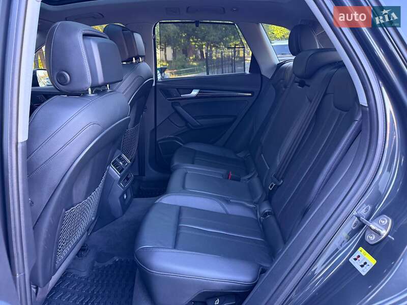 Внедорожник / Кроссовер Audi Q5 2017 в Хмельницком