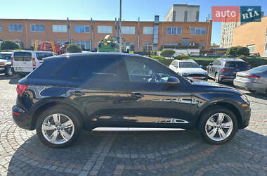 Внедорожник / Кроссовер Audi Q5 2018 в 