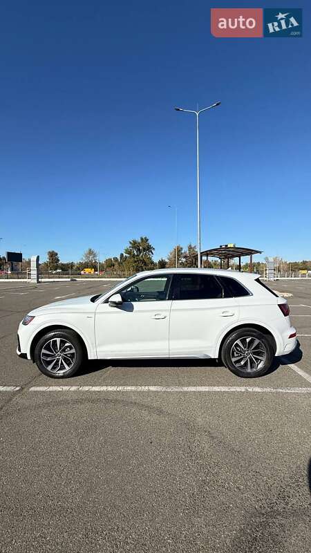 Внедорожник / Кроссовер Audi Q5 2021 в Киеве
