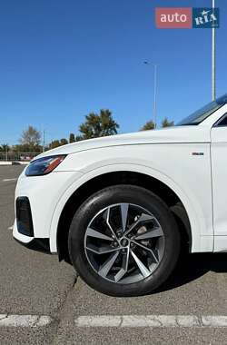 Позашляховик / Кросовер Audi Q5 2021 в 
