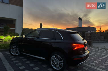 Внедорожник / Кроссовер Audi Q5 2018 в 