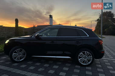 Внедорожник / Кроссовер Audi Q5 2018 в 