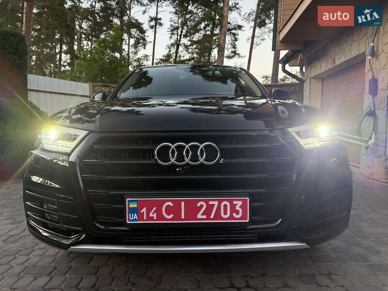Внедорожник / Кроссовер Audi Q5 2018 в 