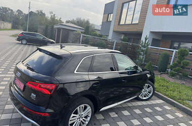 Внедорожник / Кроссовер Audi Q5 2018 в 