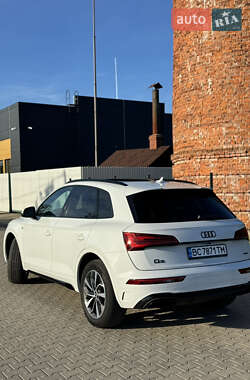 Внедорожник / Кроссовер Audi Q5 2021 в 