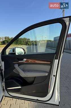 Внедорожник / Кроссовер Audi Q5 2021 в 