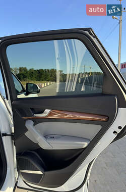 Внедорожник / Кроссовер Audi Q5 2021 в 