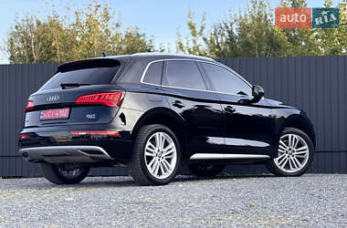 Внедорожник / Кроссовер Audi Q5 2017 в 