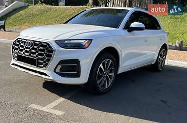 Позашляховик / Кросовер Audi Q5 2021 в 