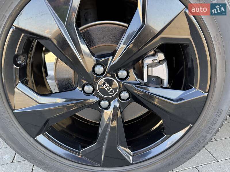 Внедорожник / Кроссовер Audi Q5 2022 в Одессе