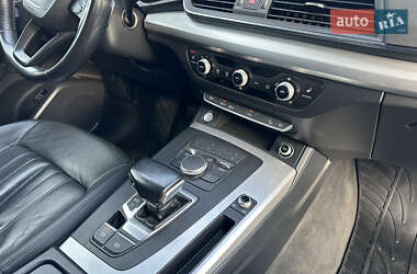 Позашляховик / Кросовер Audi Q5 2017 в 