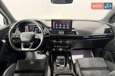 Внедорожник / Кроссовер Audi Q5 2021 в 