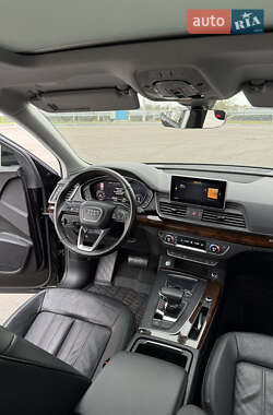 Внедорожник / Кроссовер Audi Q5 2017 в 