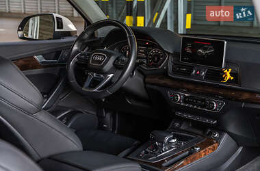 Позашляховик / Кросовер Audi Q5 2020 в 