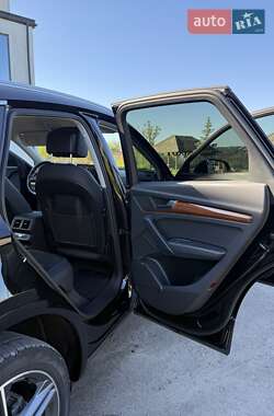 Позашляховик / Кросовер Audi Q5 2021 в 