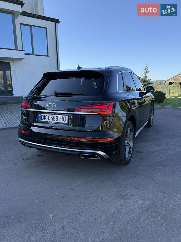 Позашляховик / Кросовер Audi Q5 2021 в Рівному