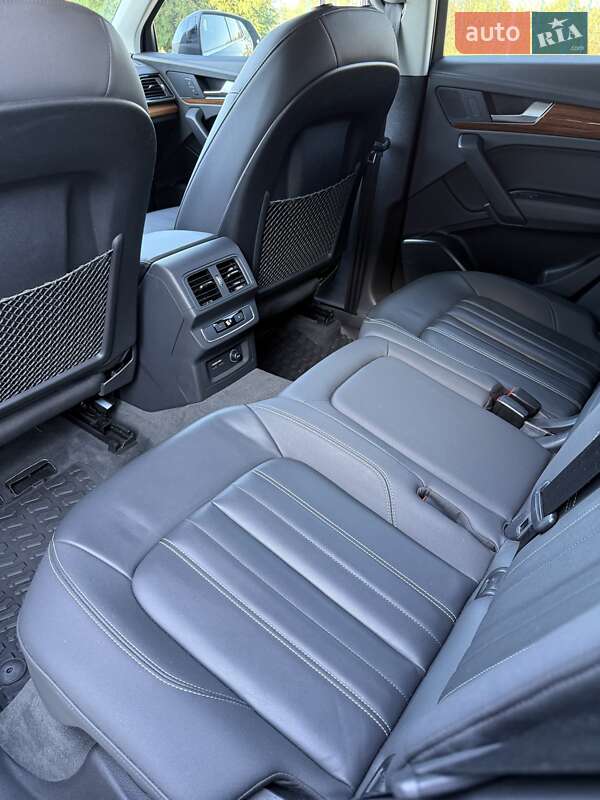 Позашляховик / Кросовер Audi Q5 2021 в Рівному