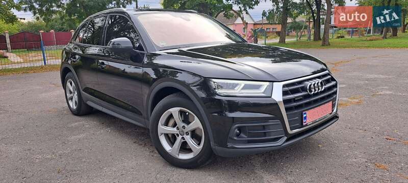 Позашляховик / Кросовер Audi Q5 2020 в 