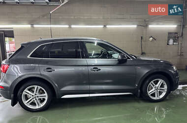 Позашляховик / Кросовер Audi Q5 2017 в 